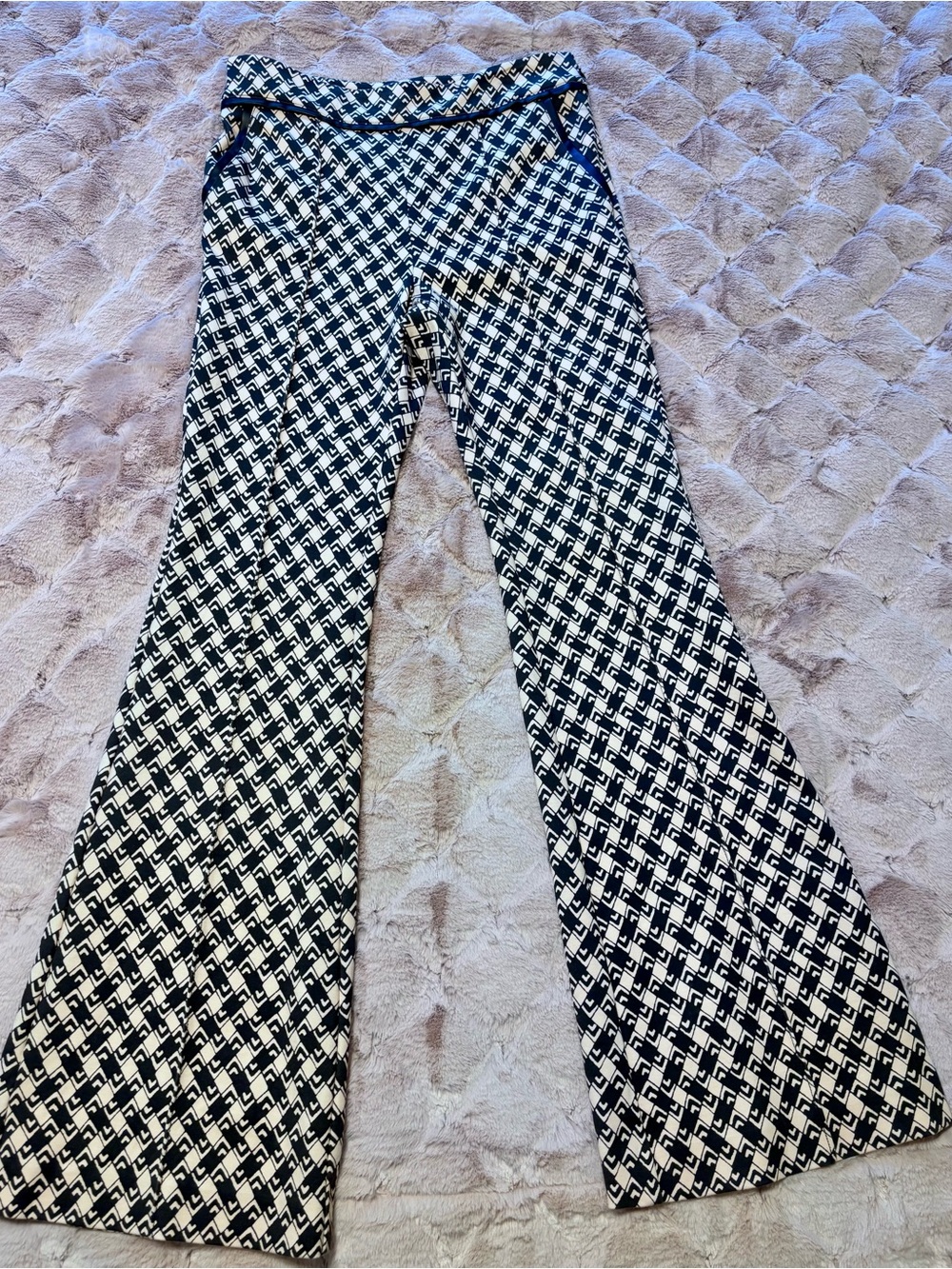 Black & White Patterned Flare Pafor Women